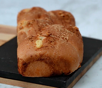 Bollos rellenos de jamón y queso