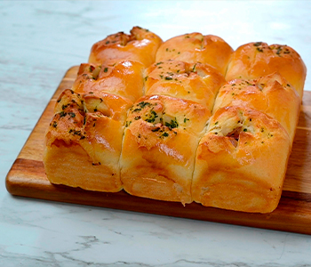 Bollos rellenos de papa y tocino