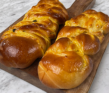 Trenza rellena de crema pastelera